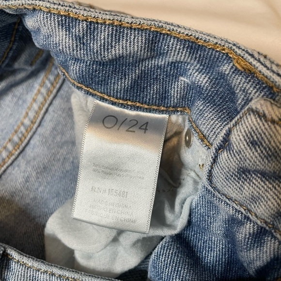 Simple Society size 0/24 light wash mid rise skinny jeans - Picture 4 of 7